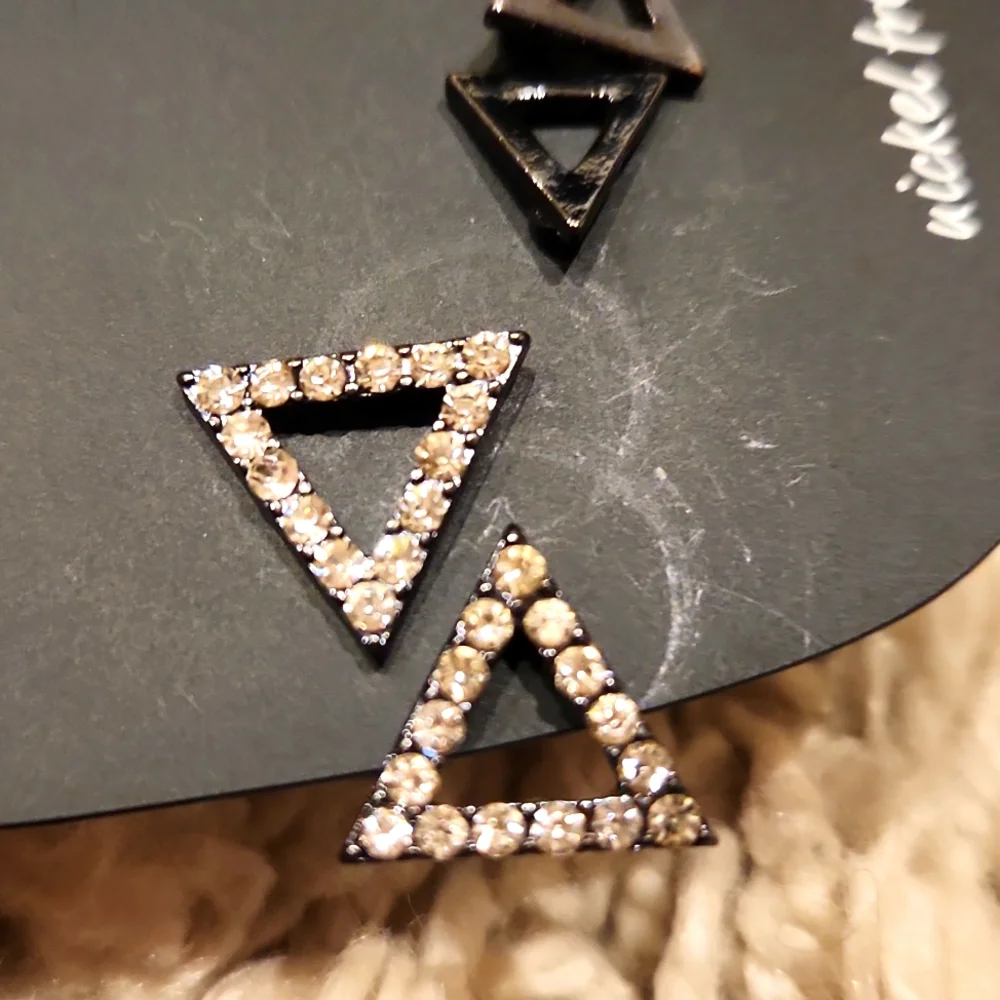 Yes Or No Triangle Earnings Set of 3